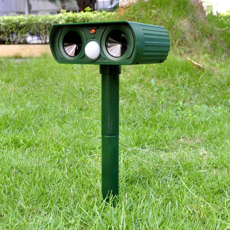 2 PCS Powerful Ultrasonic Solar-powered Animal Repeller With PIR Sensor & Light Sensor, Got the CE / ROHS Certification, 2PCS RC-510