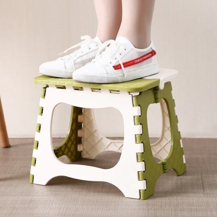 Outdoor Portable Sitting Plastic Folding Stool Fishing Useful Stool, Random Color Delivery, 1751
